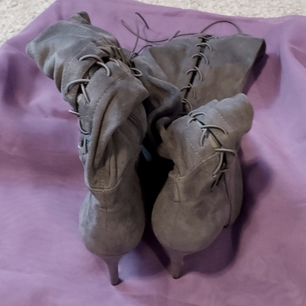 Shoes - Picture 3 of 4